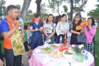 Các đội dự thi thuyết trình về chủ đề món ăn