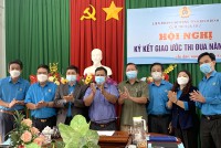 Cụm thi đua số 2 thuộc LĐLĐ tỉnh ký giao ước thi đua năm 2022