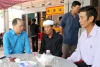 LĐLĐ tỉnh kịp thời đến thăm hỏi, động viên nạn nhân bị thương và gia đình có người tử vong do tai nạn lao động.