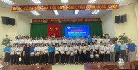 Liên đoàn Lao động thị xã Hoài Nhơn tổ chức Chương trình “Tặng áo dài – Trao gửi yêu thương”