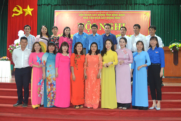 NHA VAN HOA