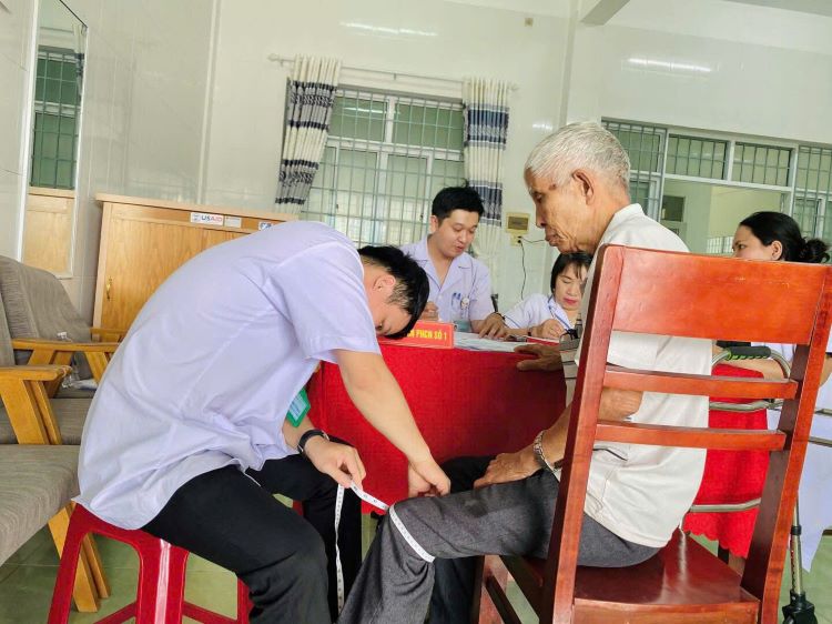 Công đoàn cơ sở Bệnh viện Y học cổ truyền và Phục hồi chức năng Quy Nhơn tri ân người có công với cách mạng