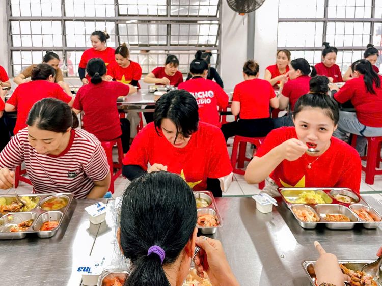 CĐCS Công ty Cổ phần May Bình Định: Tổ chức "Bữa cơm Công đoàn" và phát động thi đua chào mừng Quốc khánh 2/9