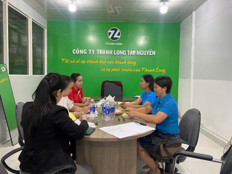 Công đoàn phường Diên Hồng giám sát việc thực hiện pháp luật lao động tại 08 doanh nghiệp