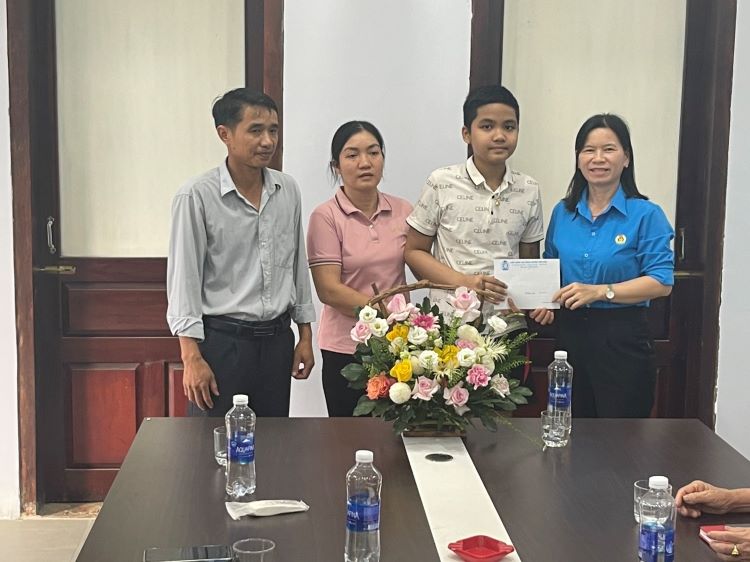 Công đoàn Công ty Xi măng Elecem bền bỉ duy trì mô hình “Con nuôi Công đoàn”, tiếp sức con đoàn viên vượt bệnh tật